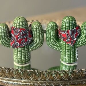 Vintage 1993 ceramic cactus salt and pepper shakers set with red bandanas